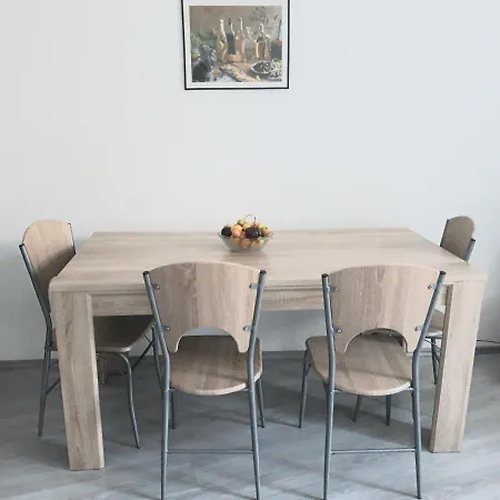 Mariel In Center * Split