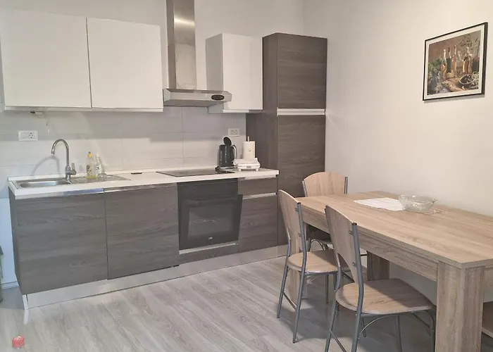 Mariel In Center * Split