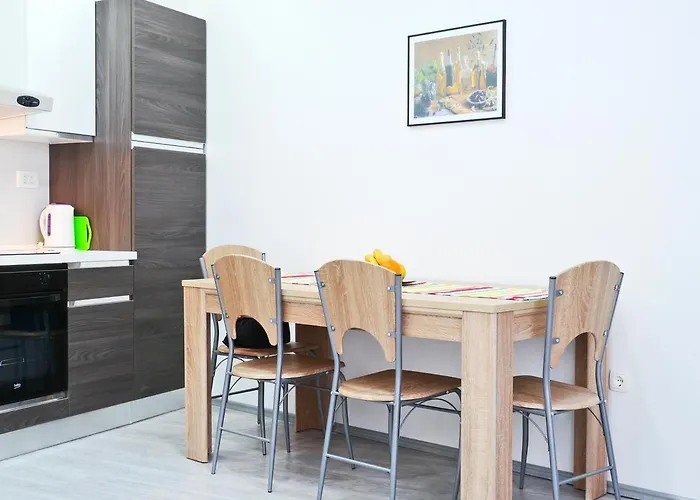 Mariel In Center * Split